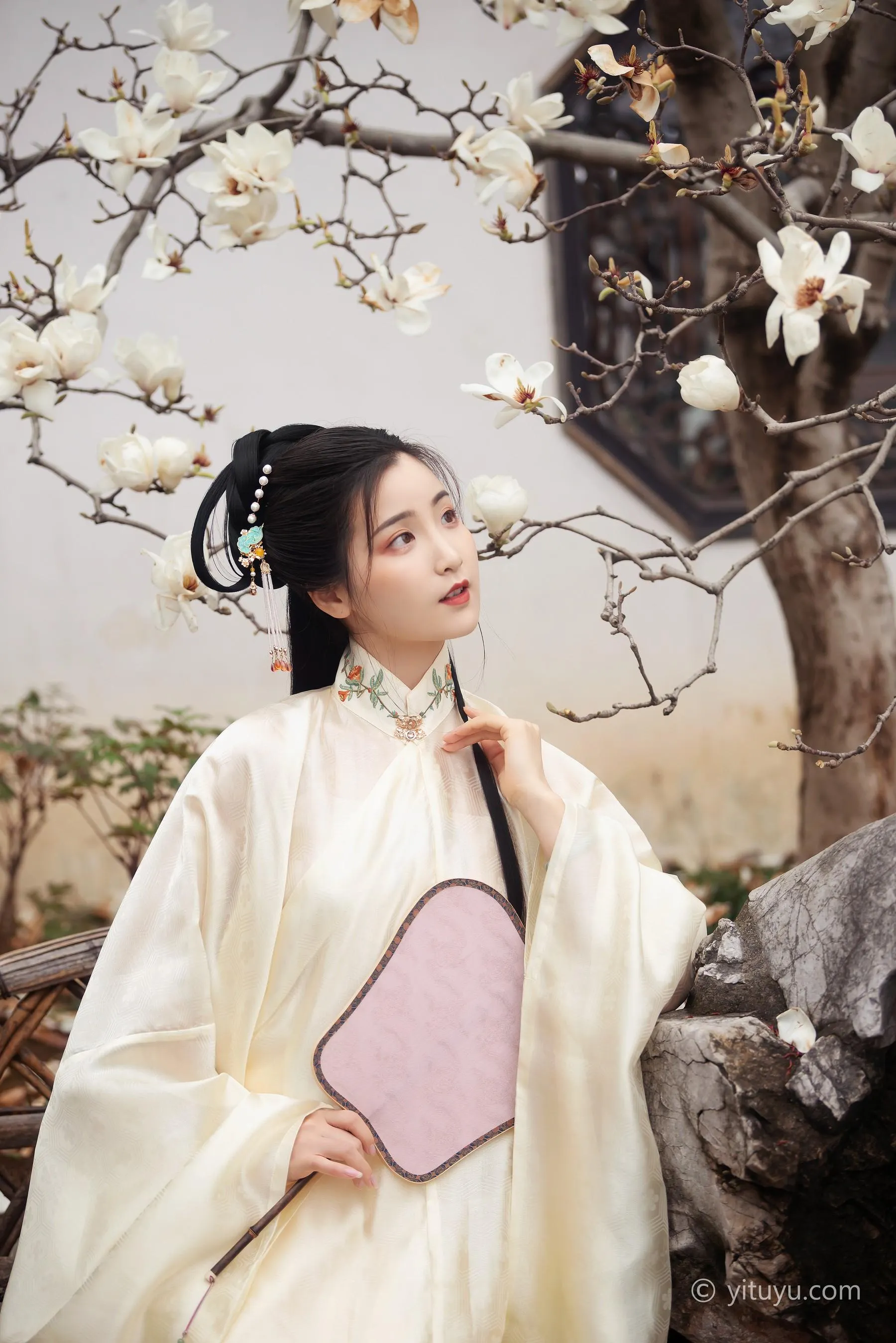 [YITUYU艺图语]2021.05.10 玉兰 金儿 [23P]插图1